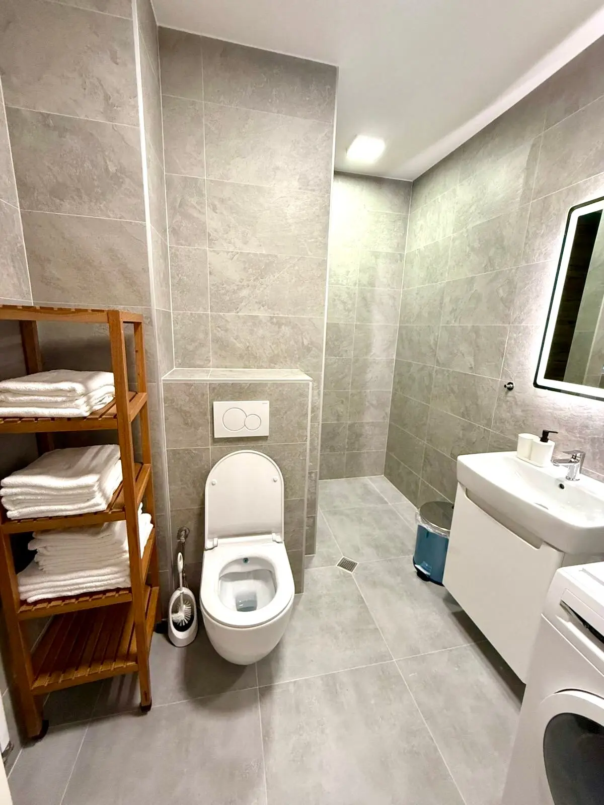 NEW Modern Apartment near the Center