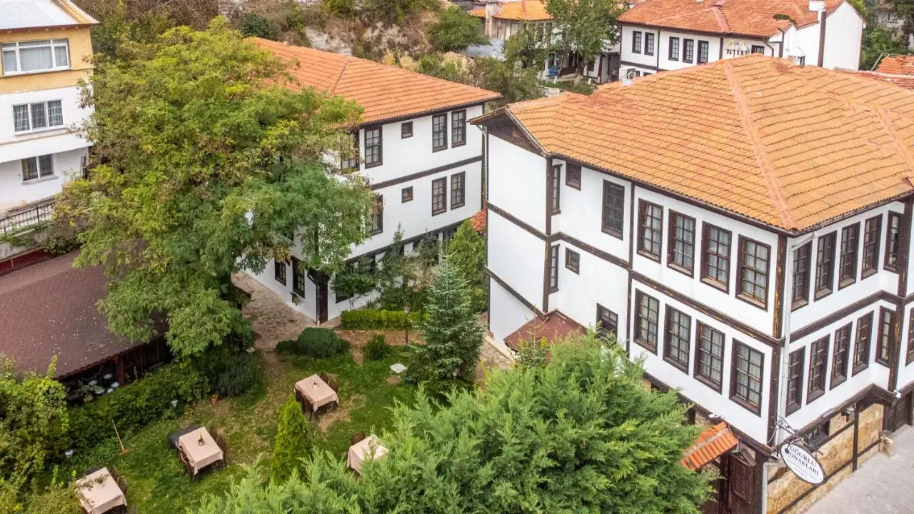 Uğurlu Konakları