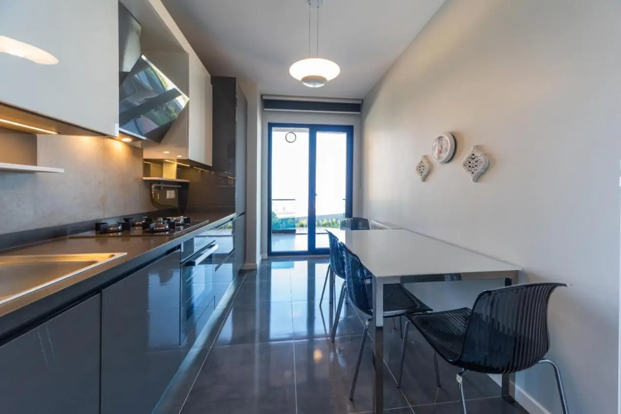 Green Hills Suites