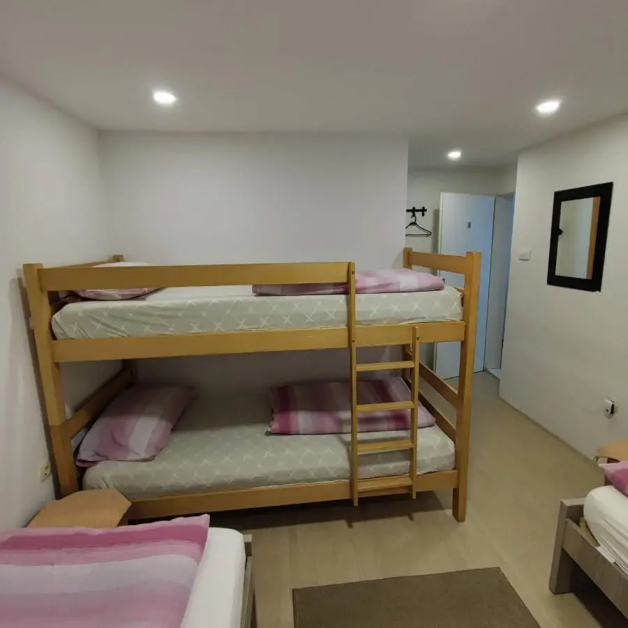 Apartments and rooms Lena