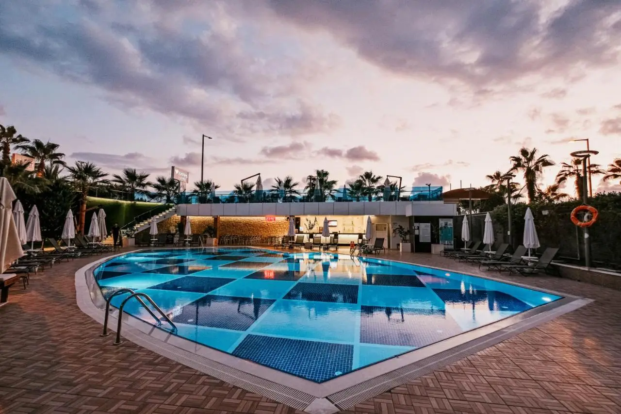 Sunprime C-Lounge - Adult Only