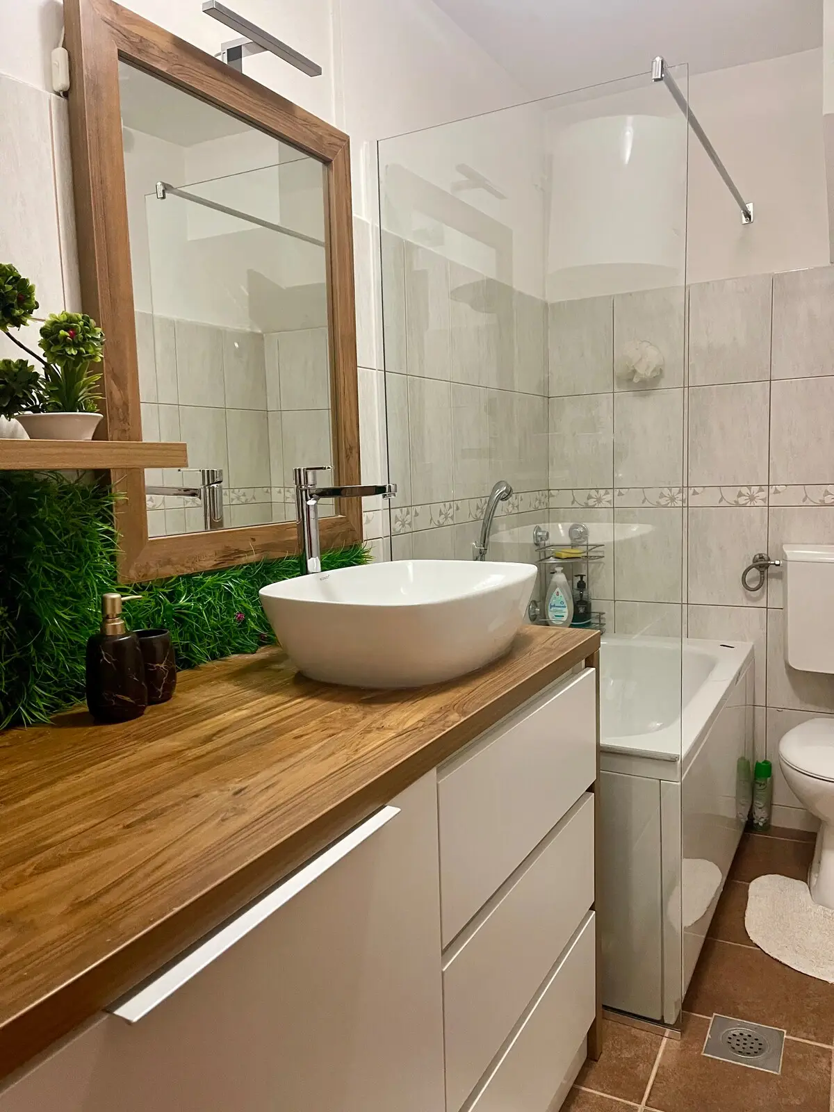 DeluxeSuite, Full Kitchen, KingSize Bed, AC WiFi