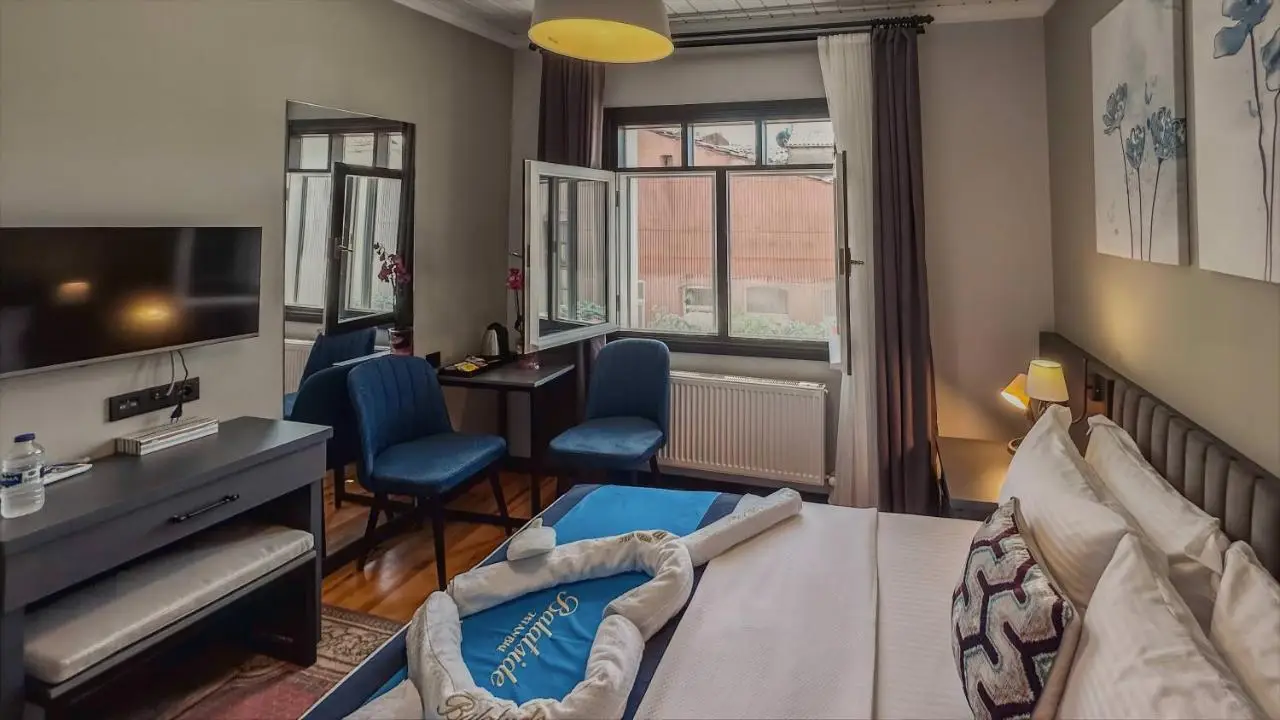 Balat Side Apart