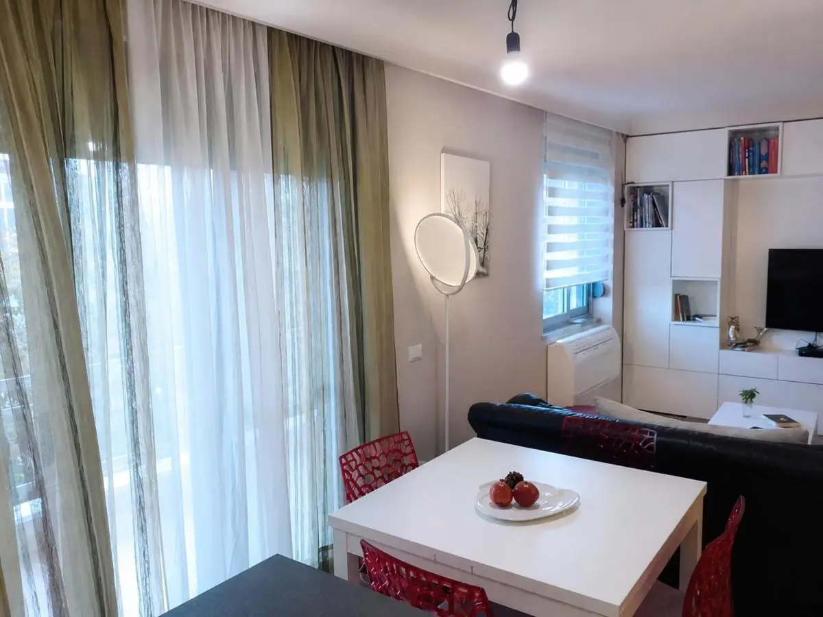 Lake View Apartment