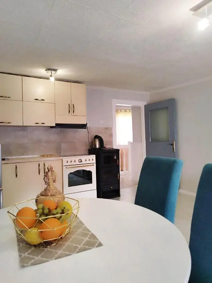 Apartment with garden Hanja