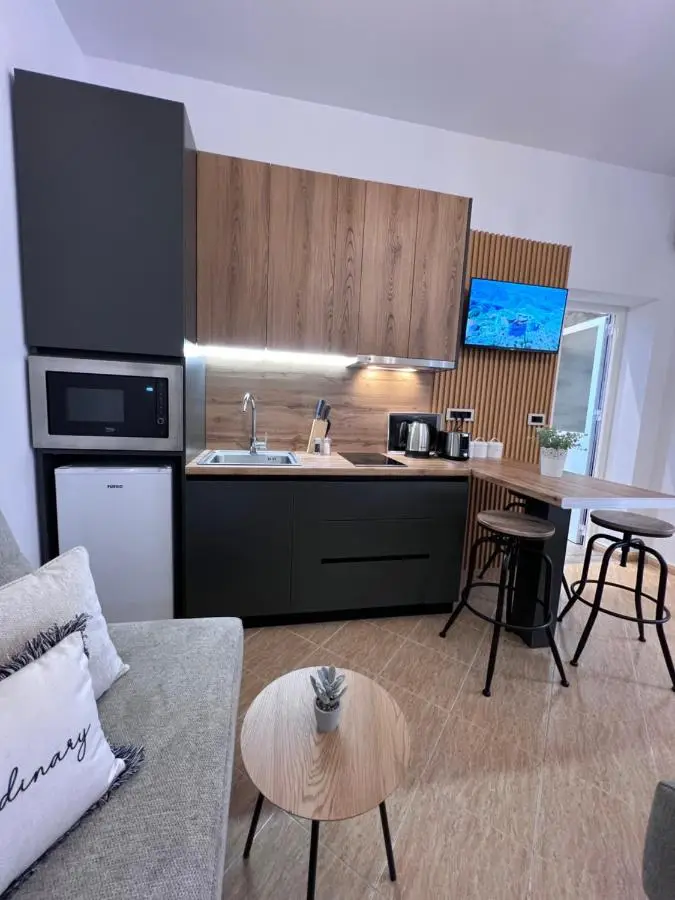 White Star Villa - Studio Apartments with Parking
