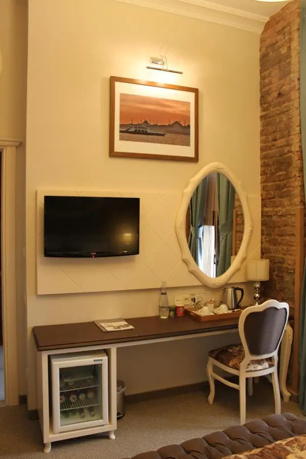 Collage Pera Hotel