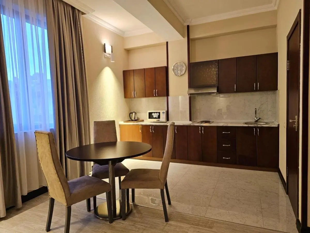 Crown Suites Hotel