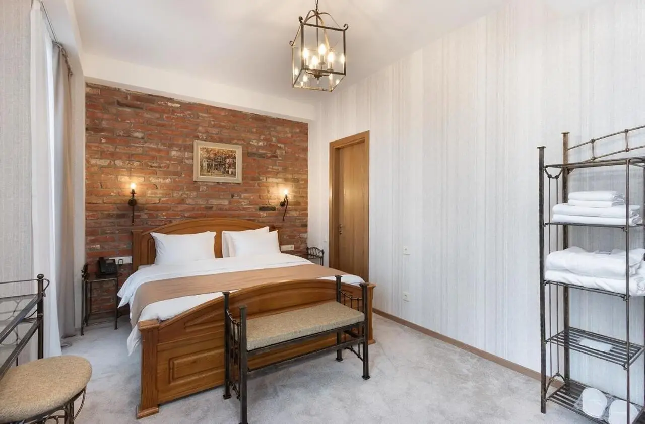 Brooch Boutique Hotel