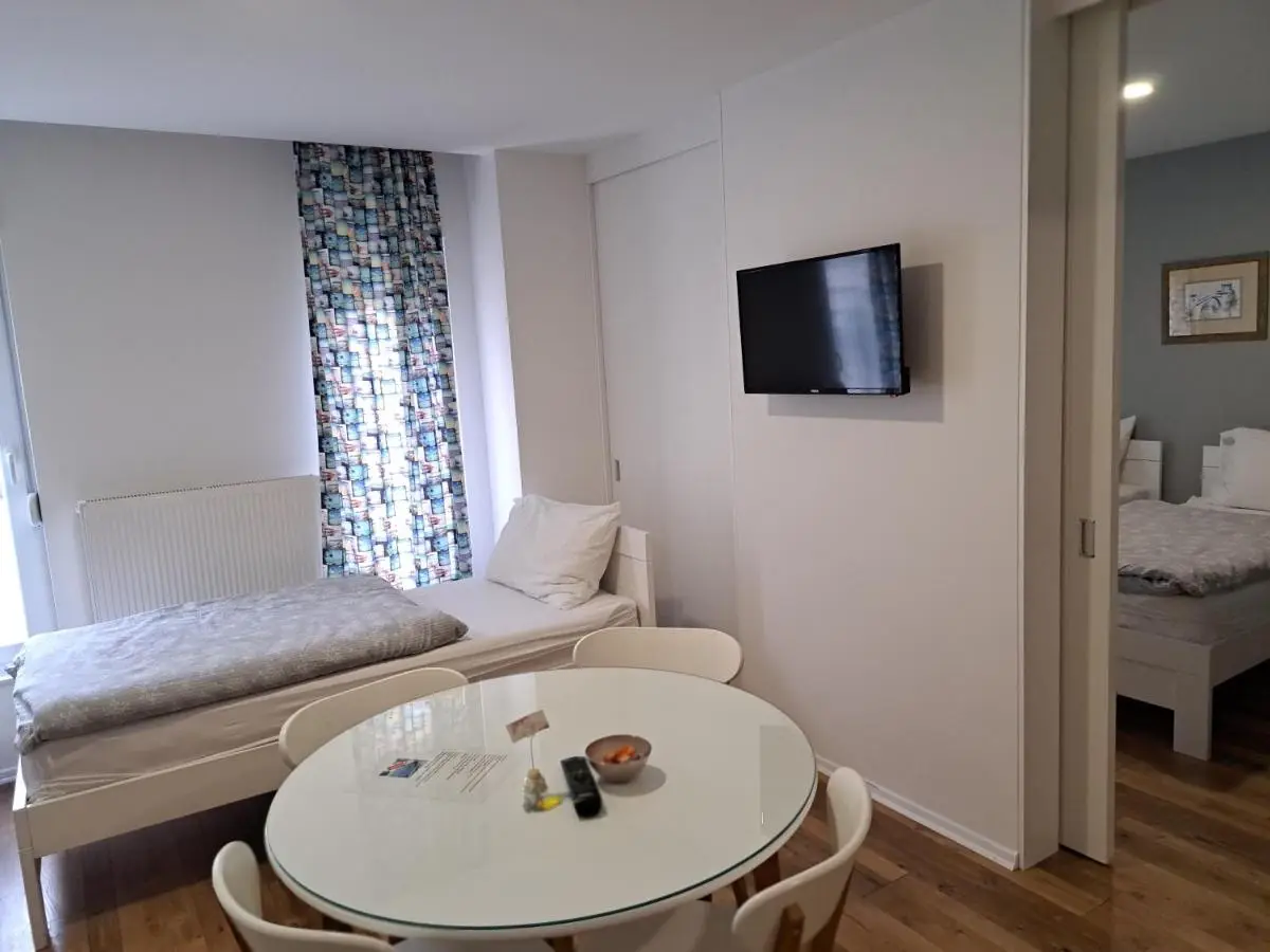 Villa Flower with Free Onsite Parking
