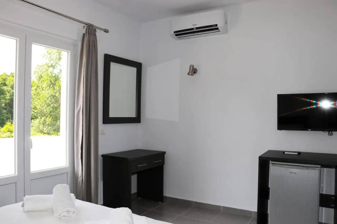 Hotel Velipoja Village