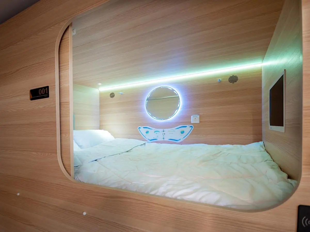 Capsule Hotel Happy lounge