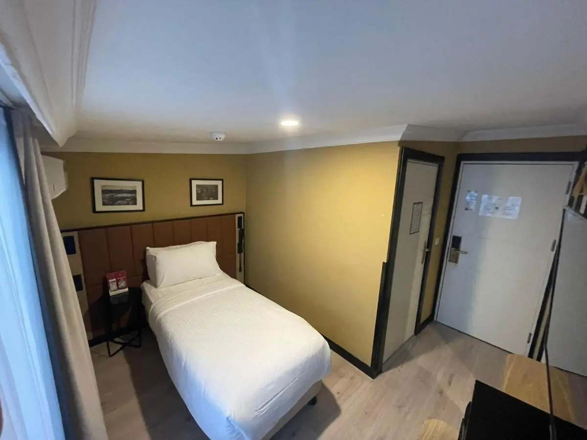 EA Exclusive Hotel