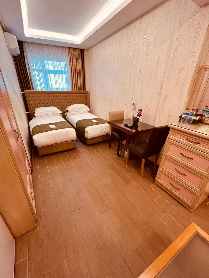 Lily Rooms