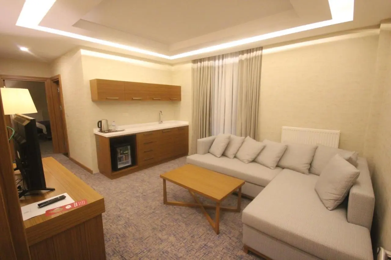Garden Zara Hotel