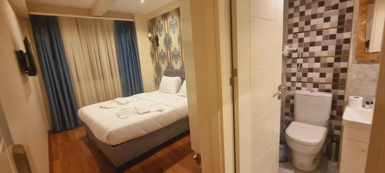 By Historial Hotel Due