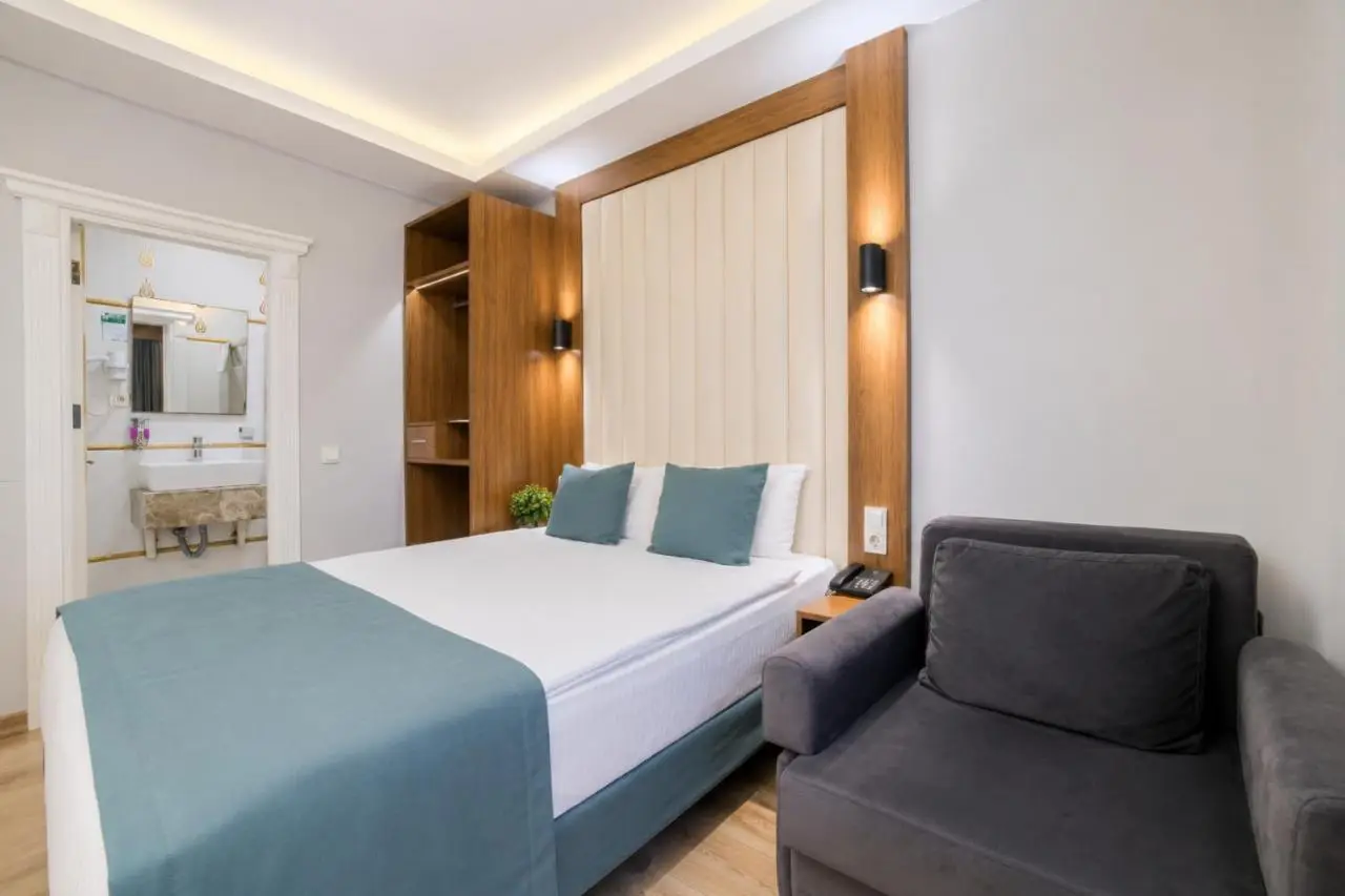 Weingart Black Tulip Hotel
