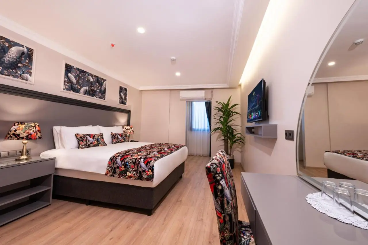 Bond Hotel