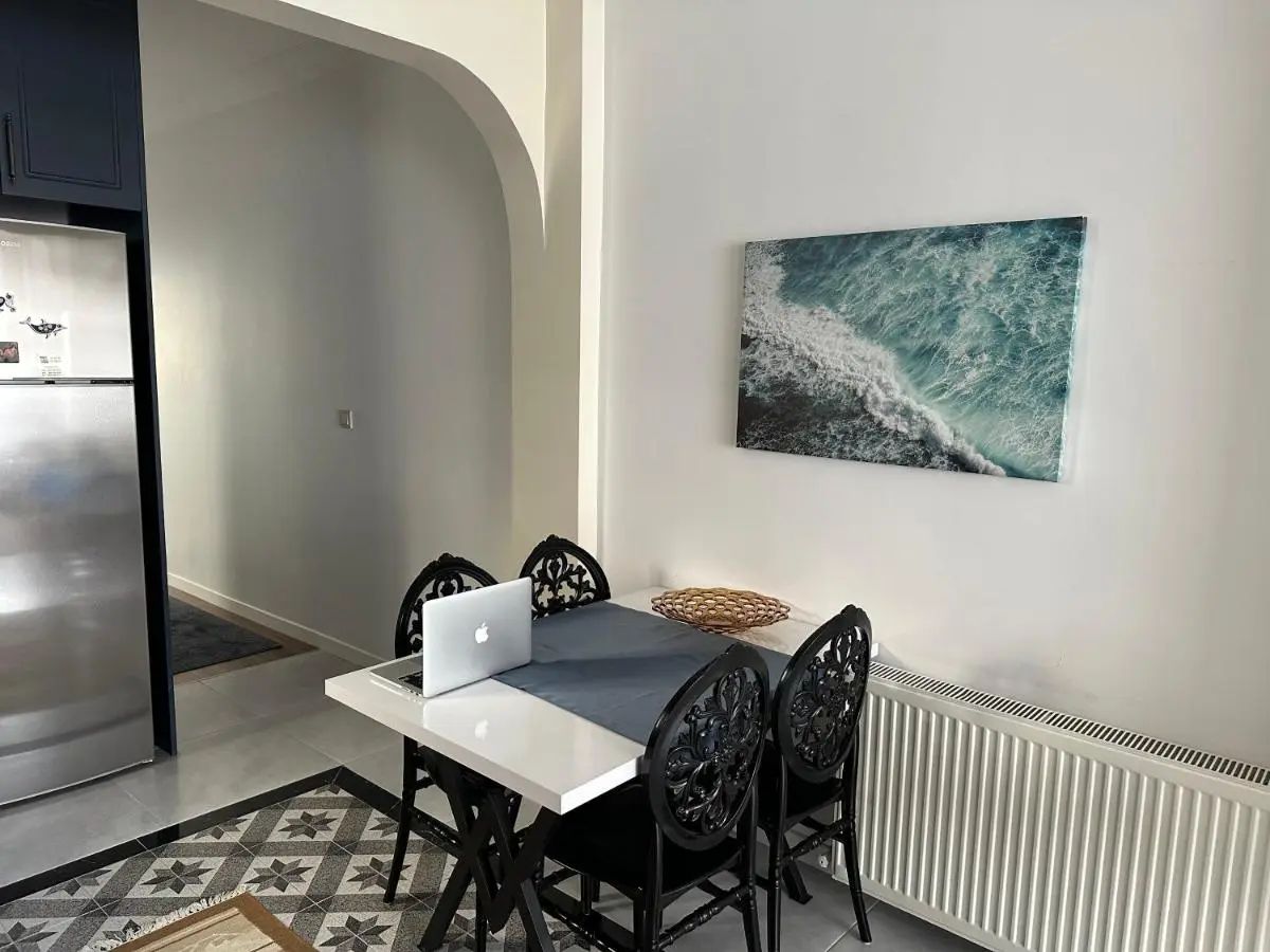Center of city in Beşiktaş 2 plus 1 with 2 Bathroom and 3 Air Conditioner