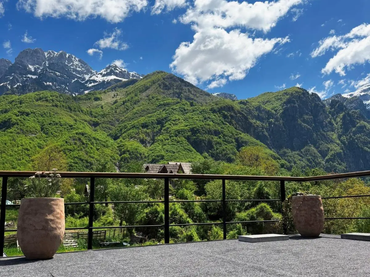 Vila Shkalla