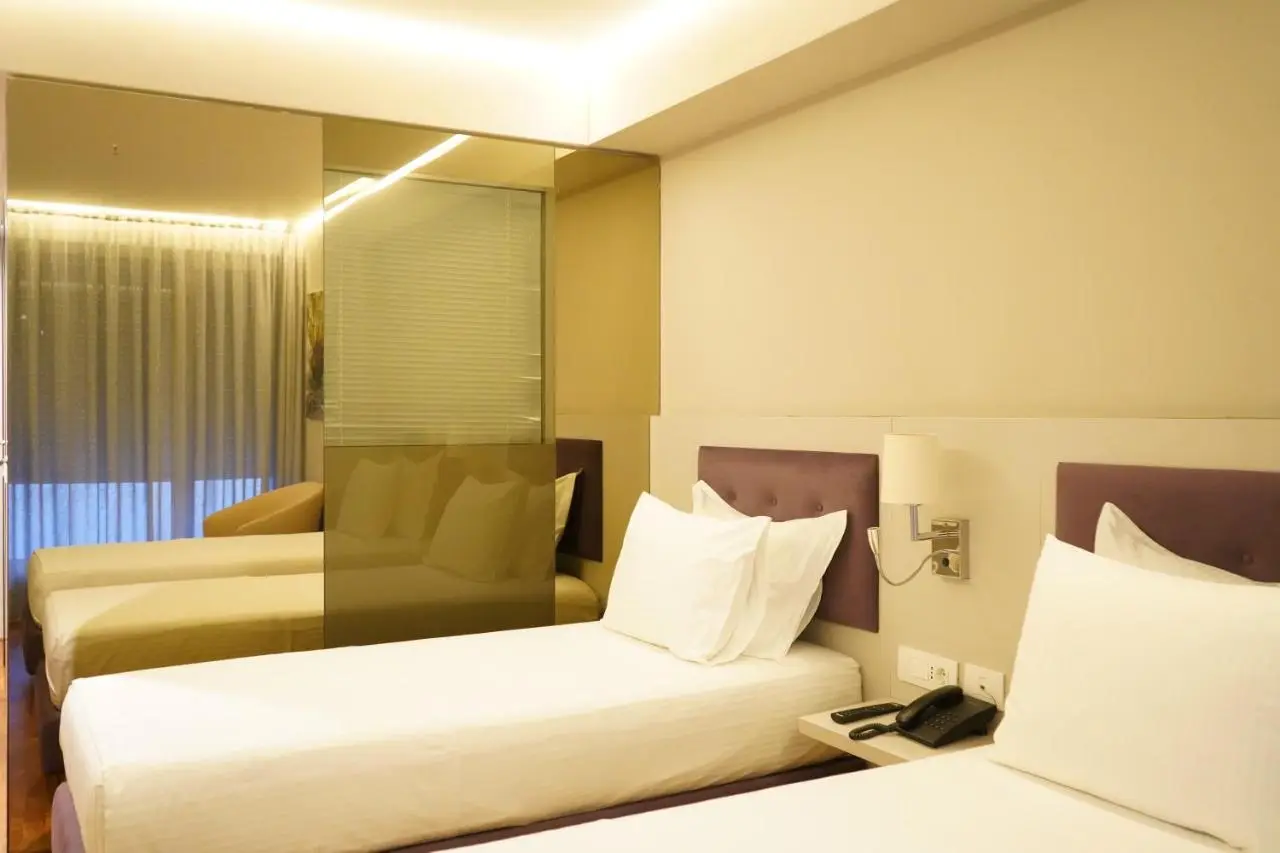 Bougainville Bay Hotel