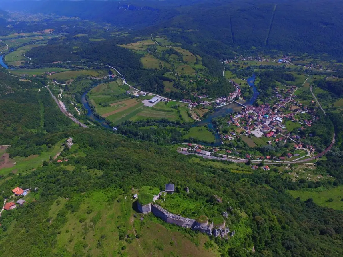 Domaćinstvo Una-Ostrovica