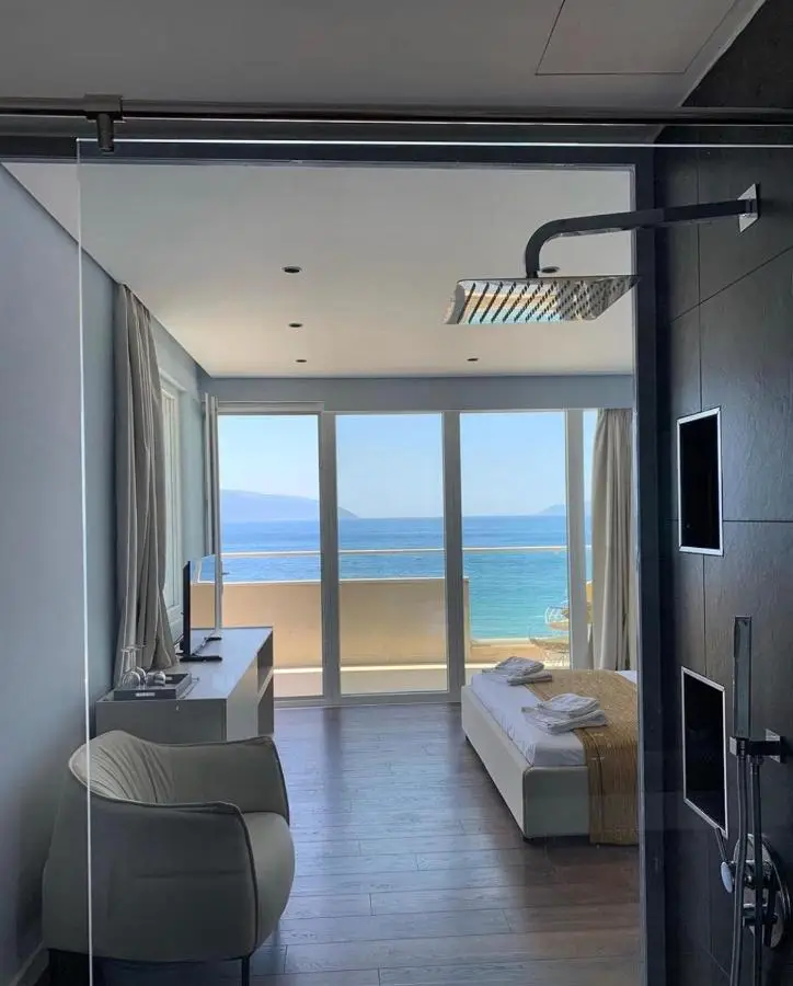 Maxi Room