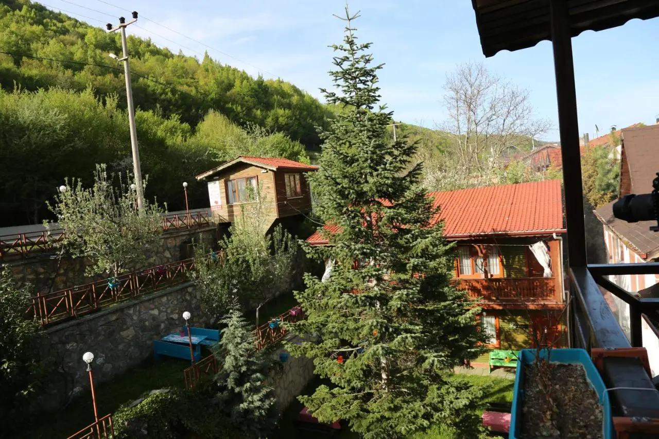 ABANT DORT MEVSİM KONAĞI HOSTEL