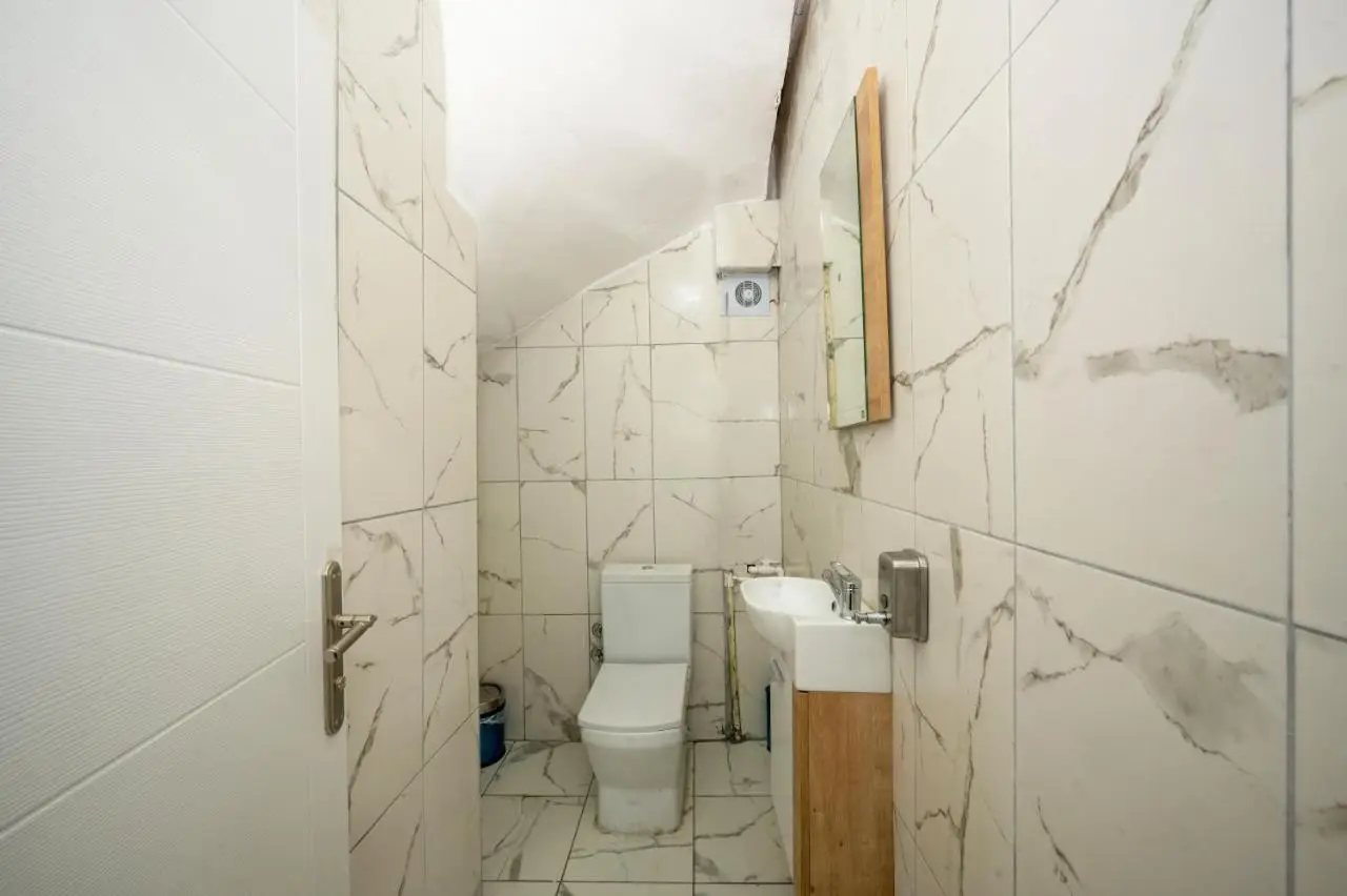 XALİLA HOSTEL & CAFE, MEN's ROOM, BEST IN ISTANBUL ,