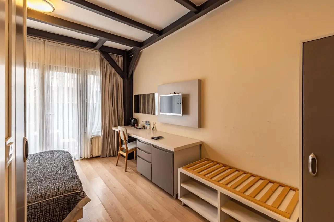 Calanthe Residence