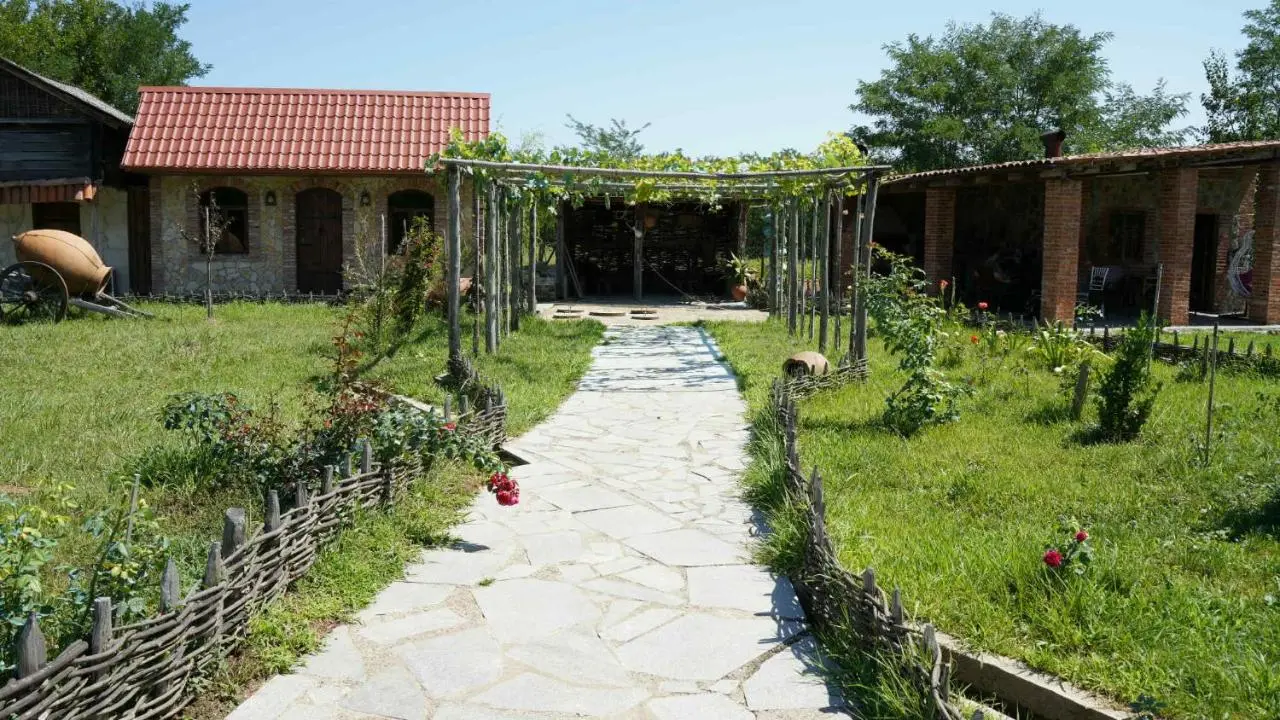 Villa Obcha - Whispering Vines Guesthouse