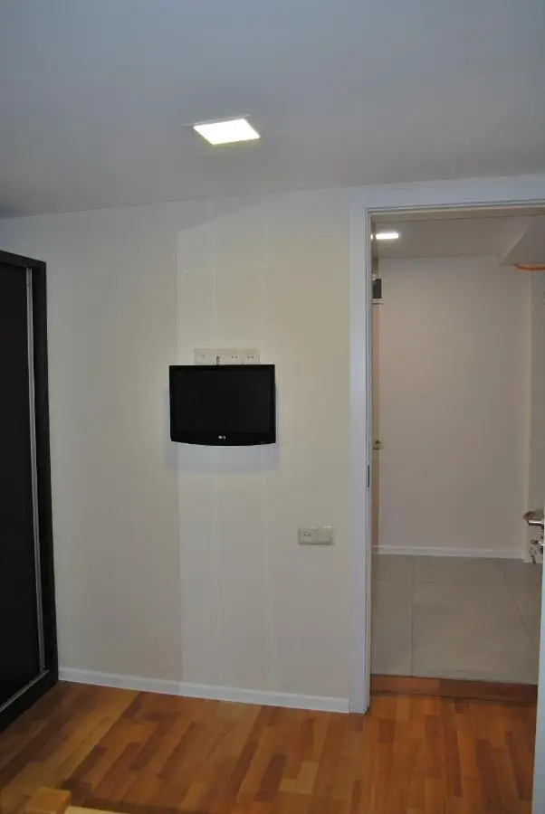 nikas apartment