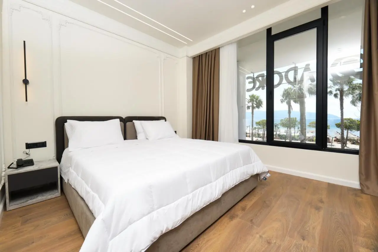 Hotel Adore