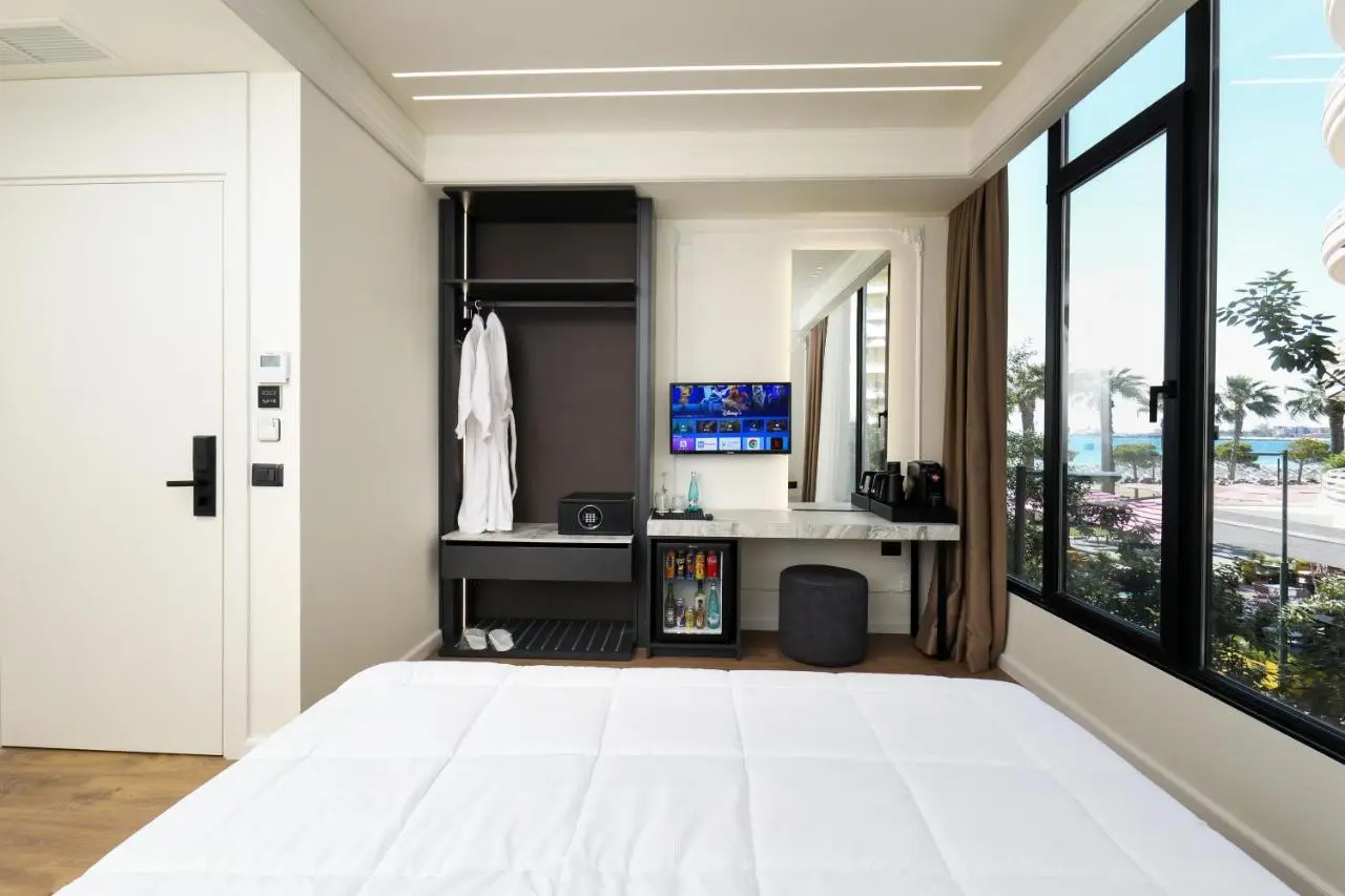 Hotel Adore
