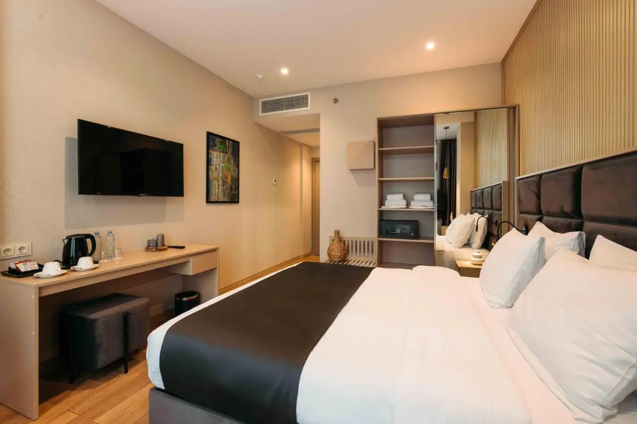 Hotel Monday by DNT Group
