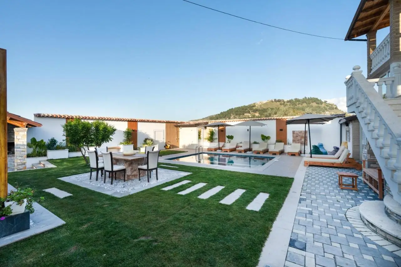 Villa Lejzo - Swimming Pool