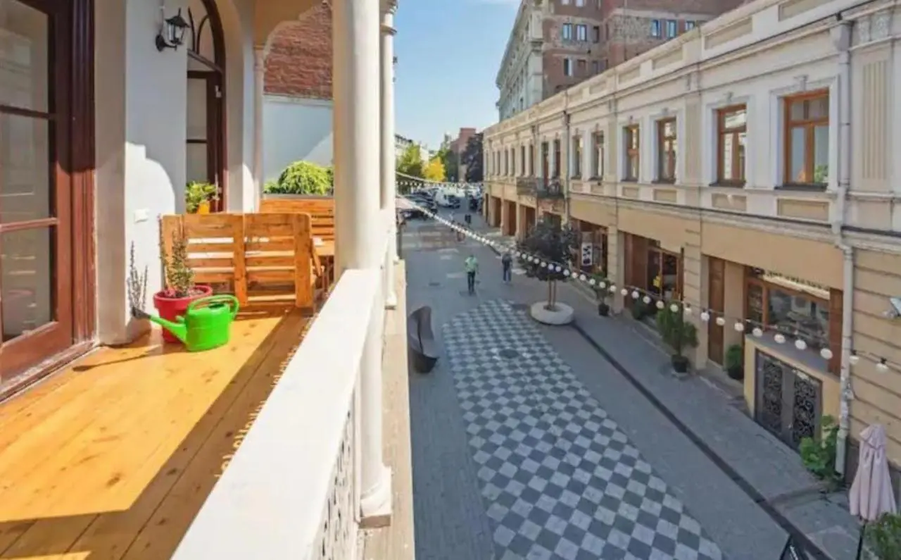 Balcony City Escape