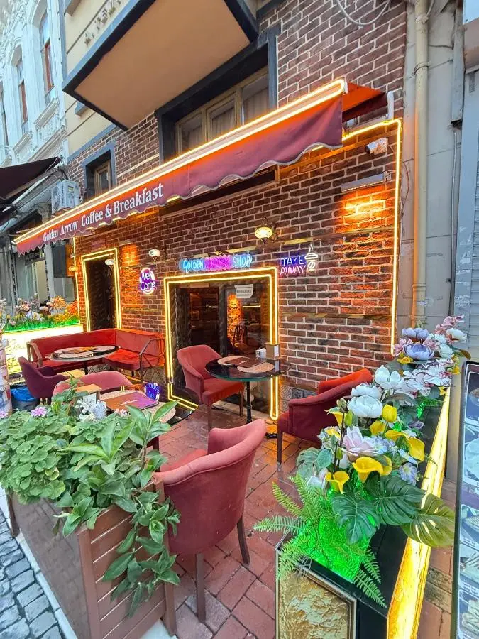 Golden Arrow Hotel