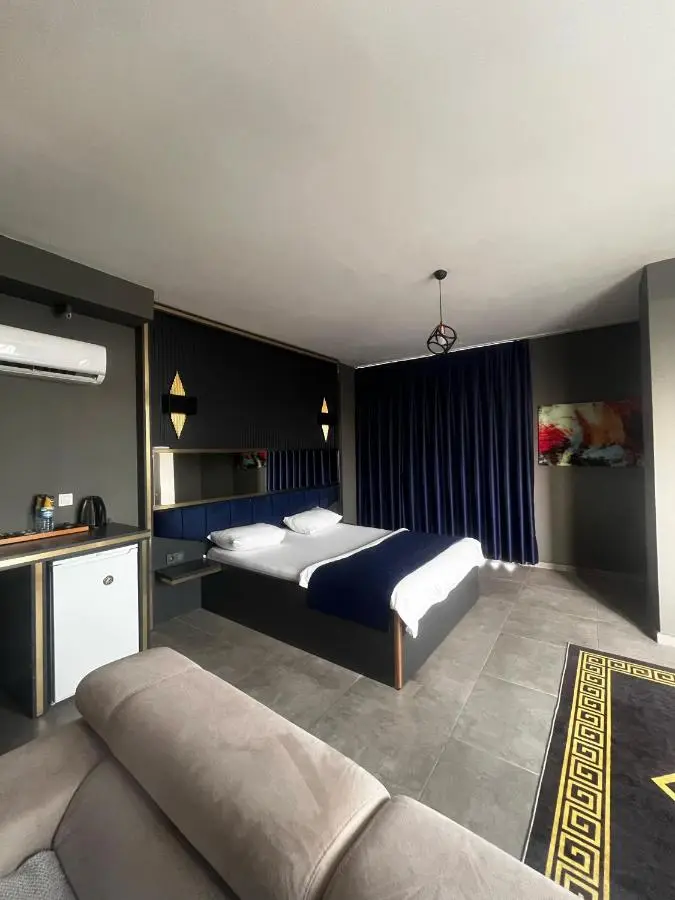 216 Hill Suites