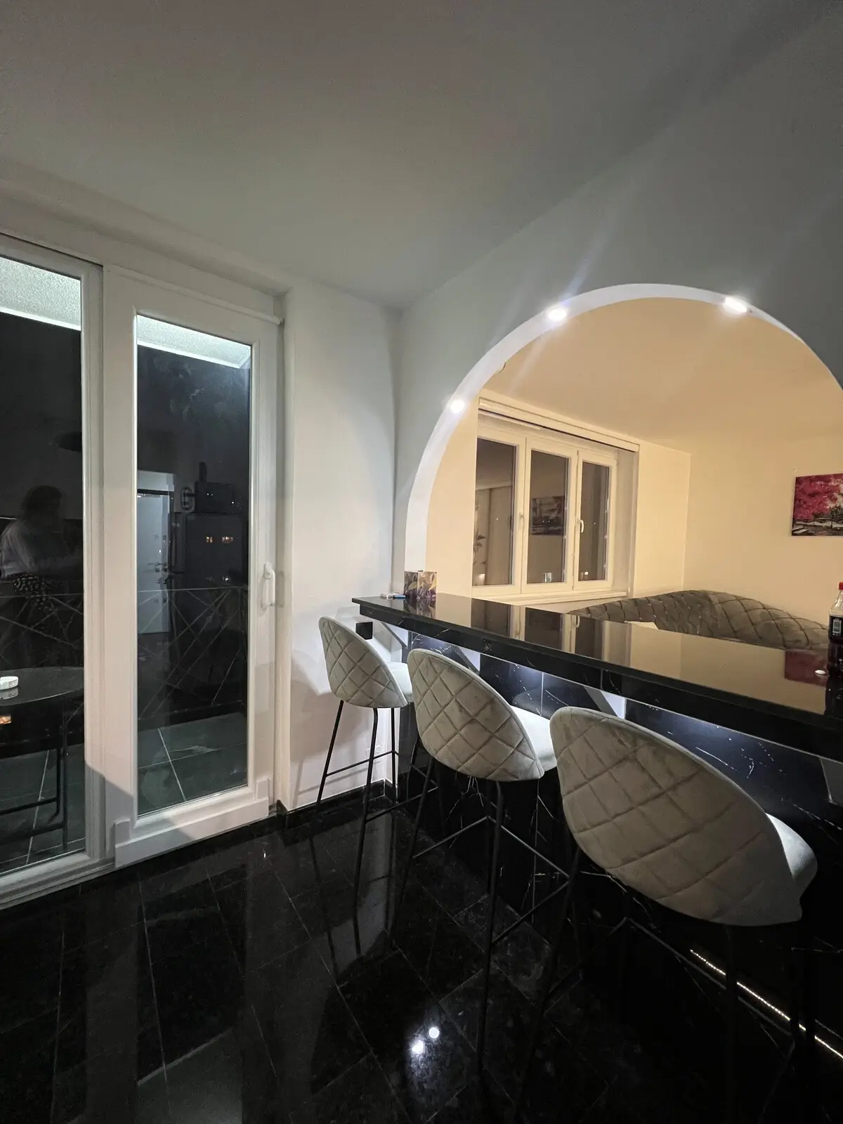 Luxury fresh renovated apartment