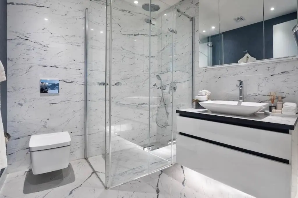 Elegant 2 bedroom apt Sinpas queen gym pools