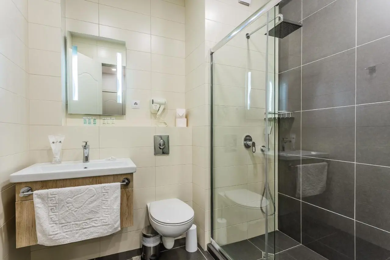 8 Rooms Apartotel On Meidan