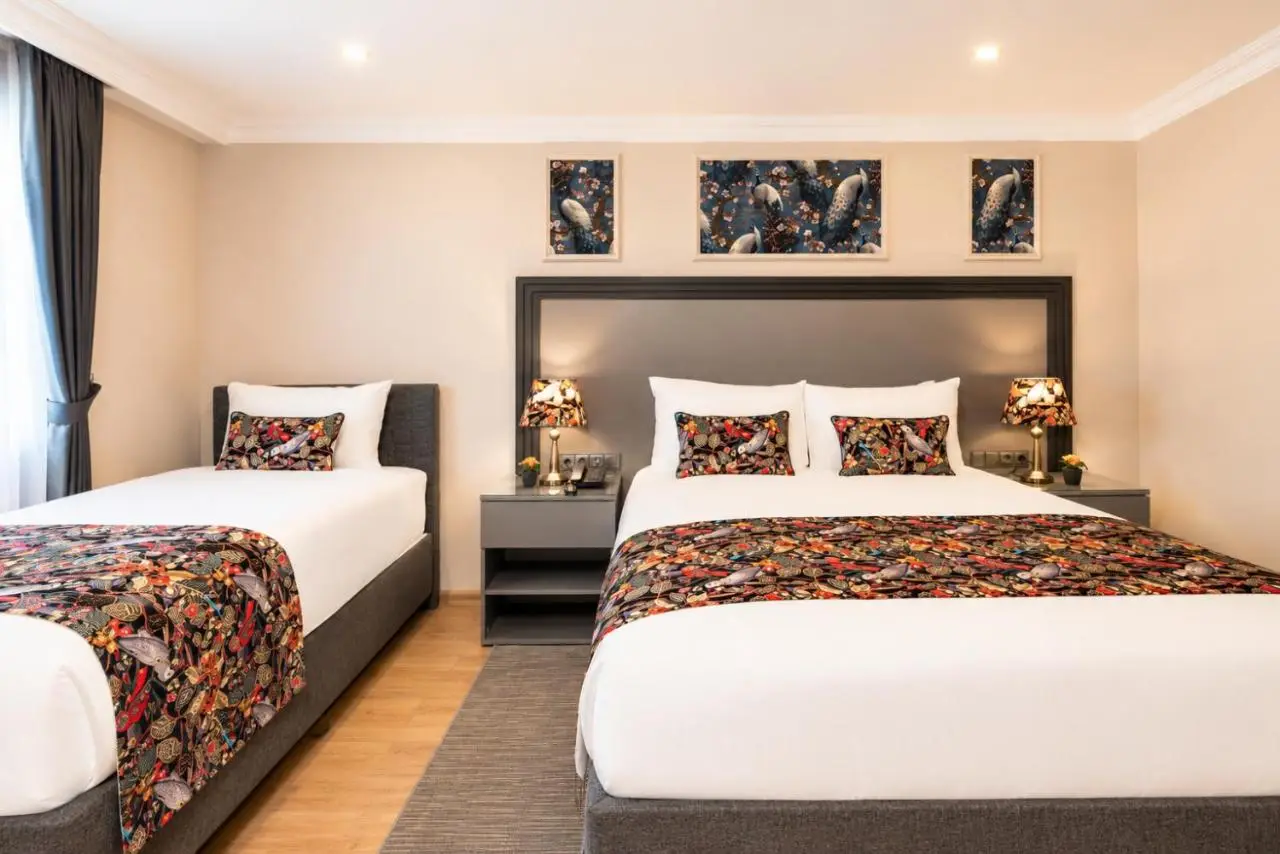 Bond Hotel