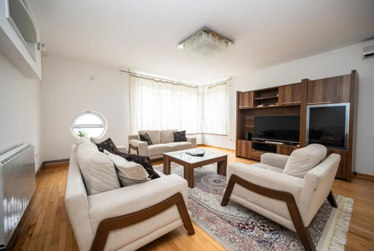 Spacious & Modern Apartment in the City Centre