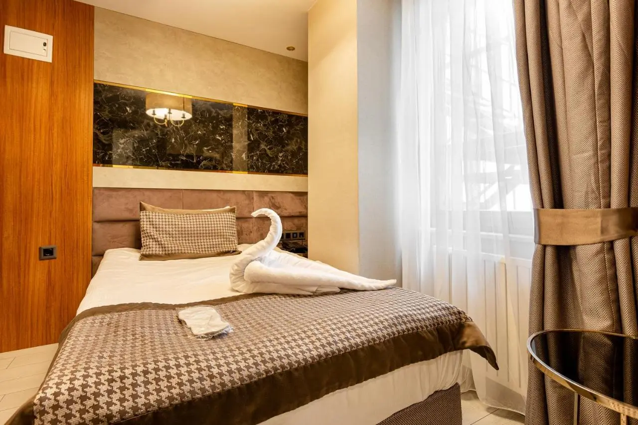 Santra Hotel