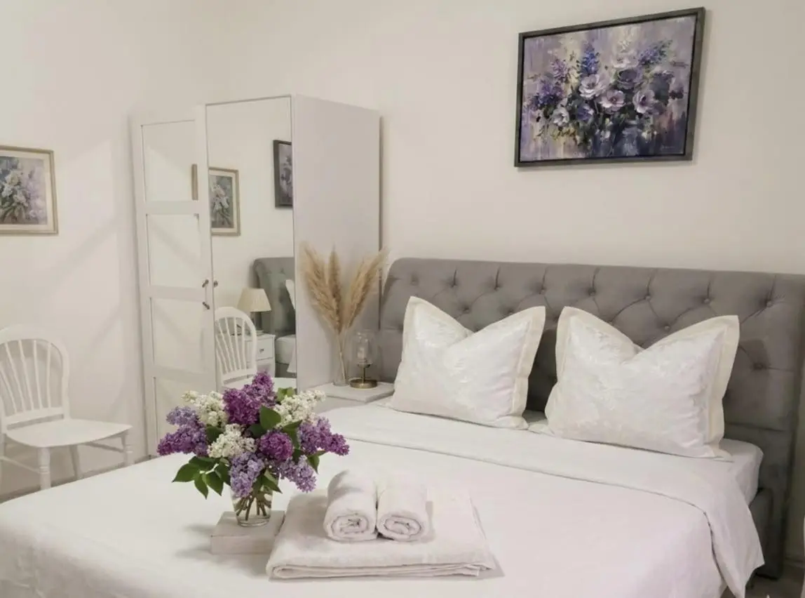 2-bedroom the entire apartment Very central Location 3 minutes walk to central square, Kolkha Fountain