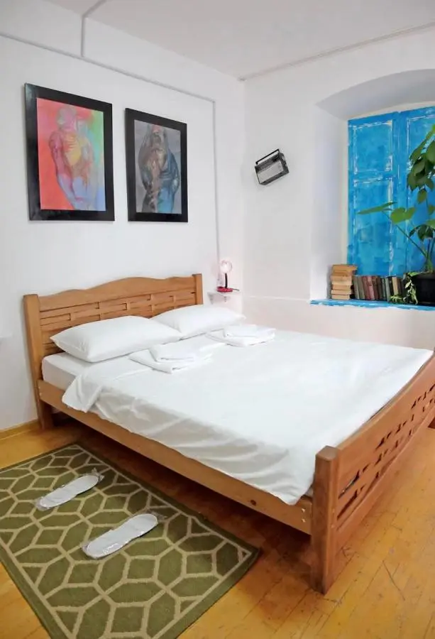 Room in Center 2