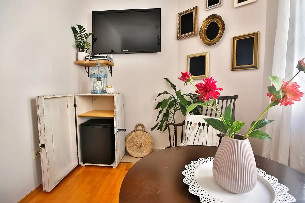 Downtown Vintage Room 1 (Old Town)