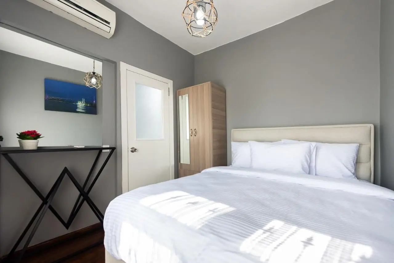 Bright Apart Hotel