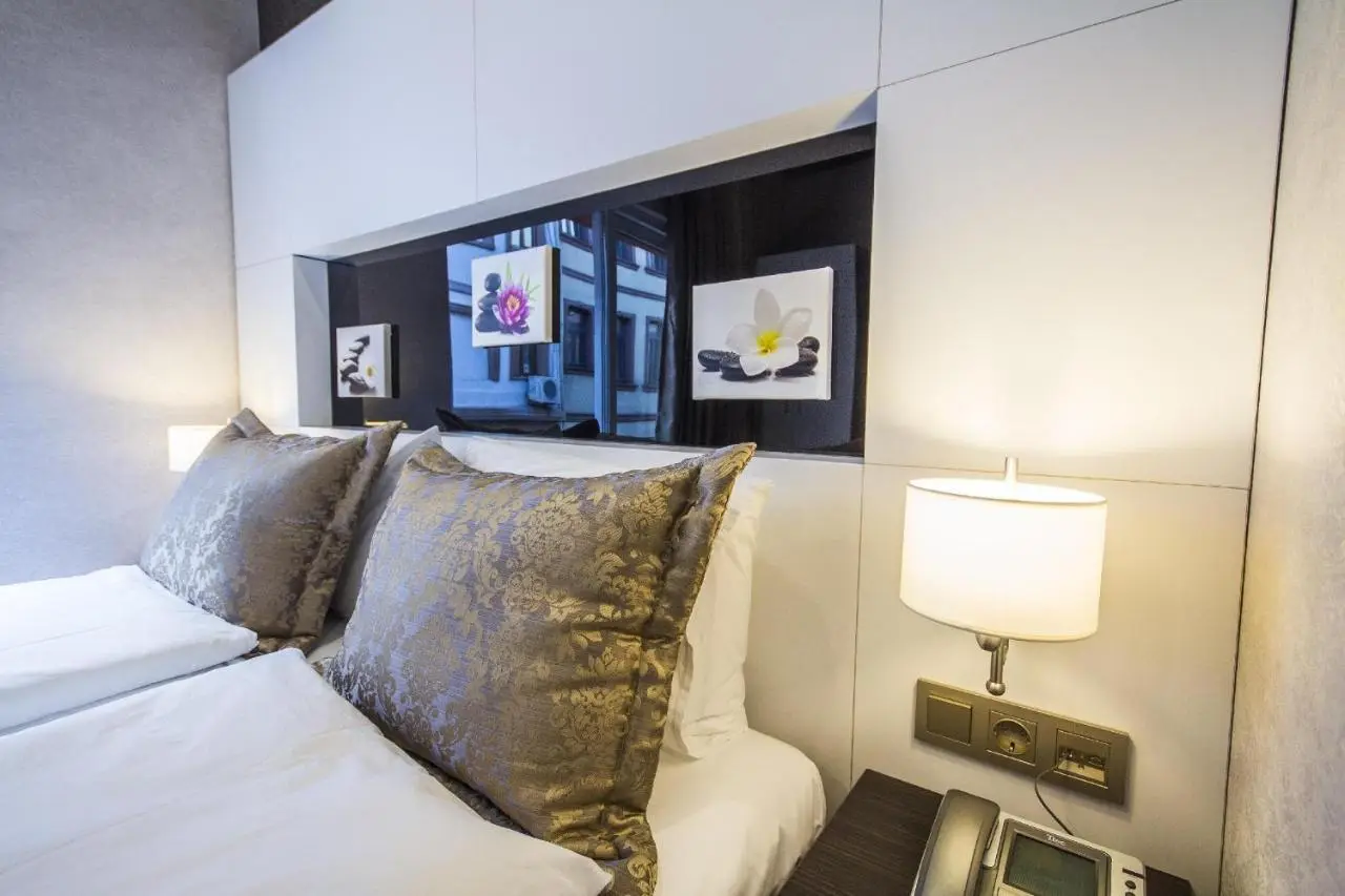 La Pazza Suites